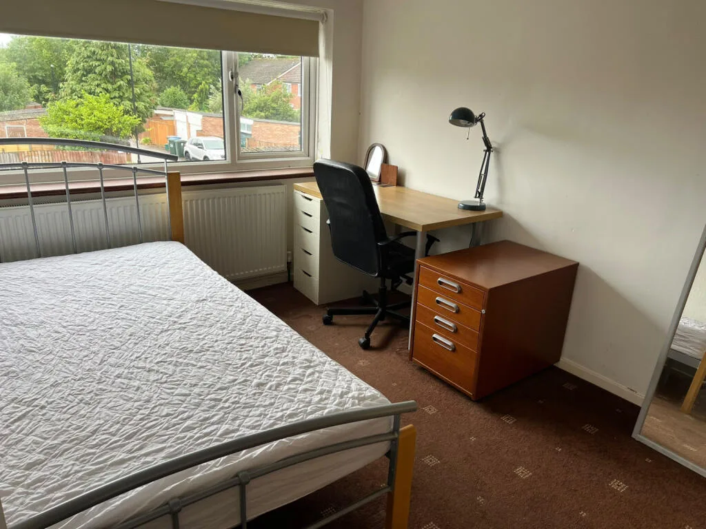 3 bedroom semi-detached house for rent