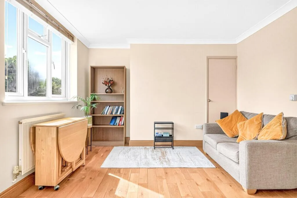 Ground floor studio flat for rent