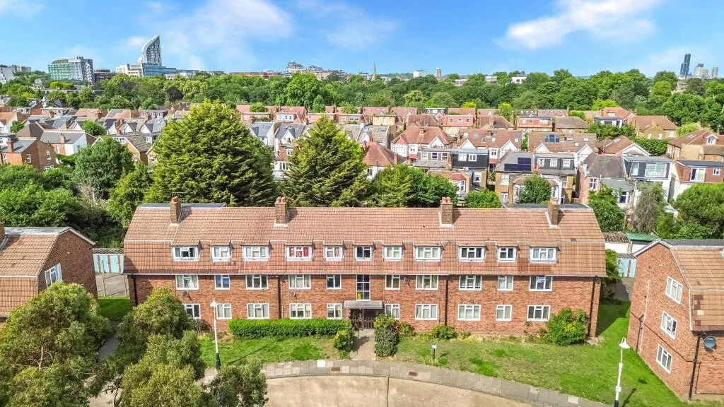 Ground floor studio flat for rent