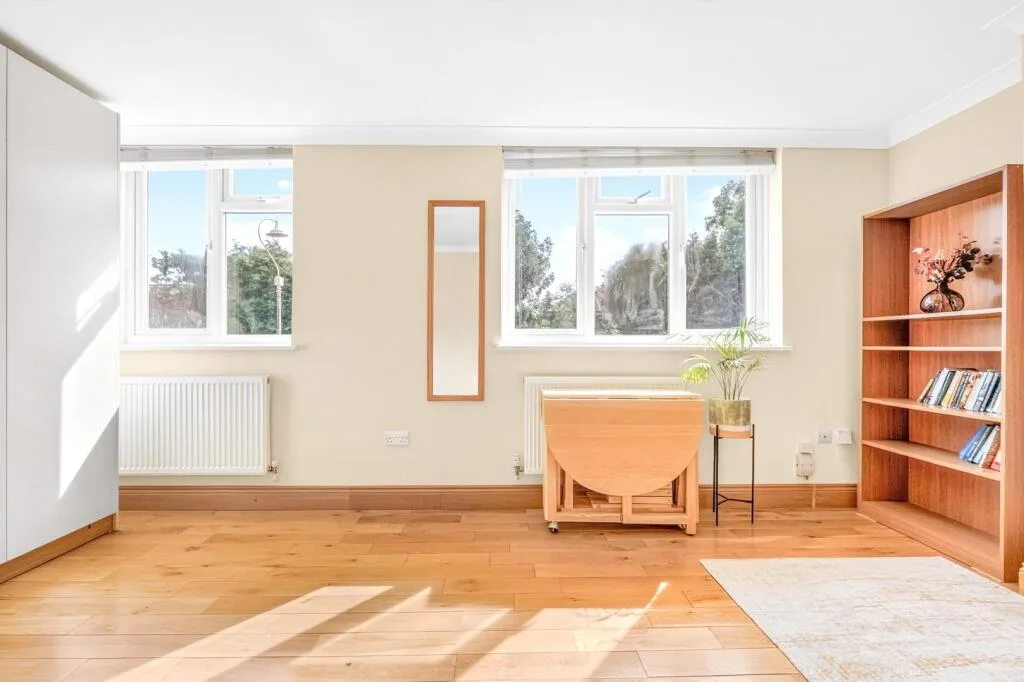 Ground floor studio flat for rent