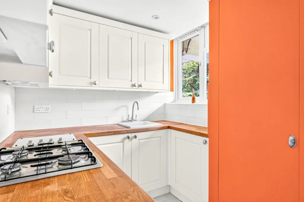 Ground floor studio flat for rent