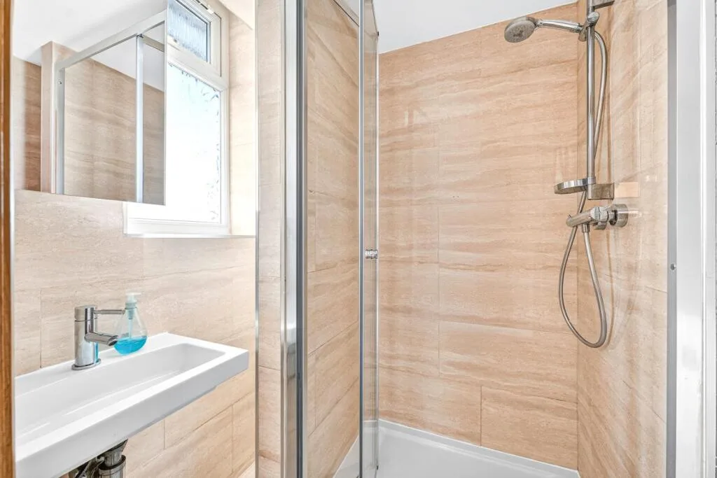 Ground floor studio flat for rent
