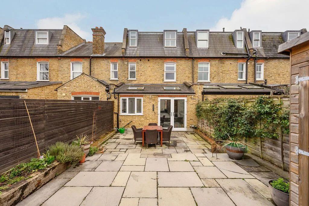 4 bedroom terraced house for rent