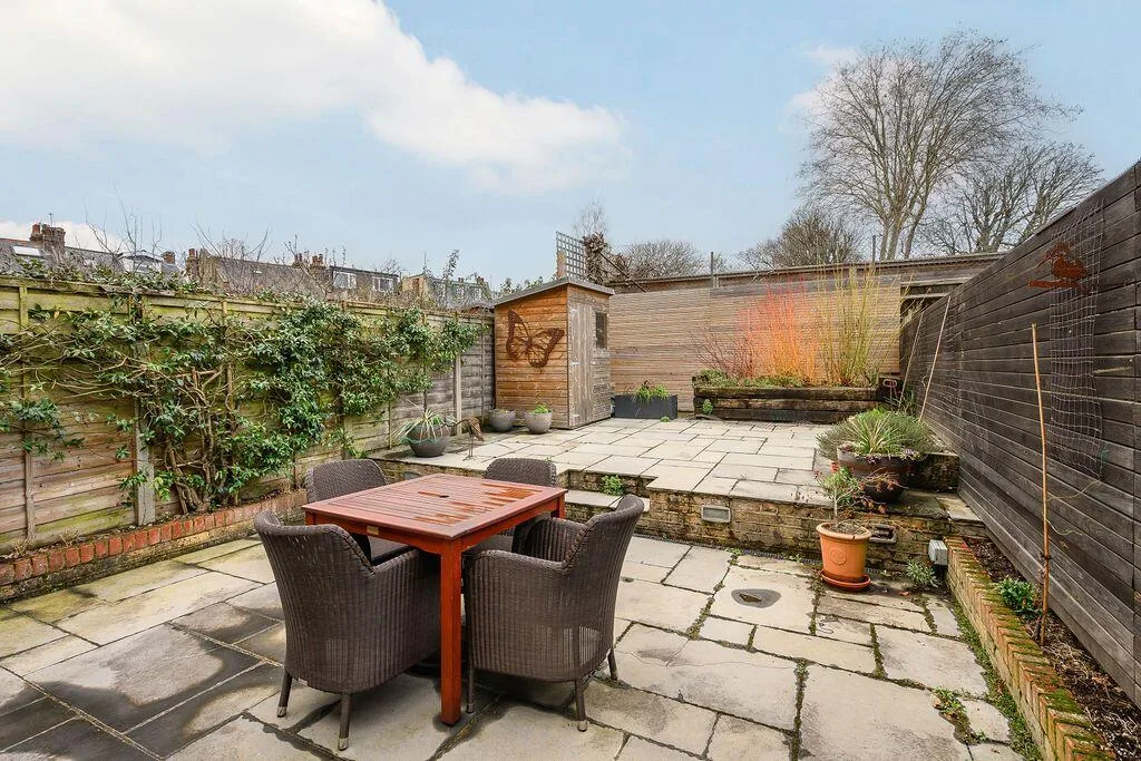 4 bedroom terraced house for rent