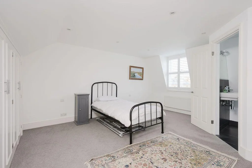 4 bedroom terraced house for rent
