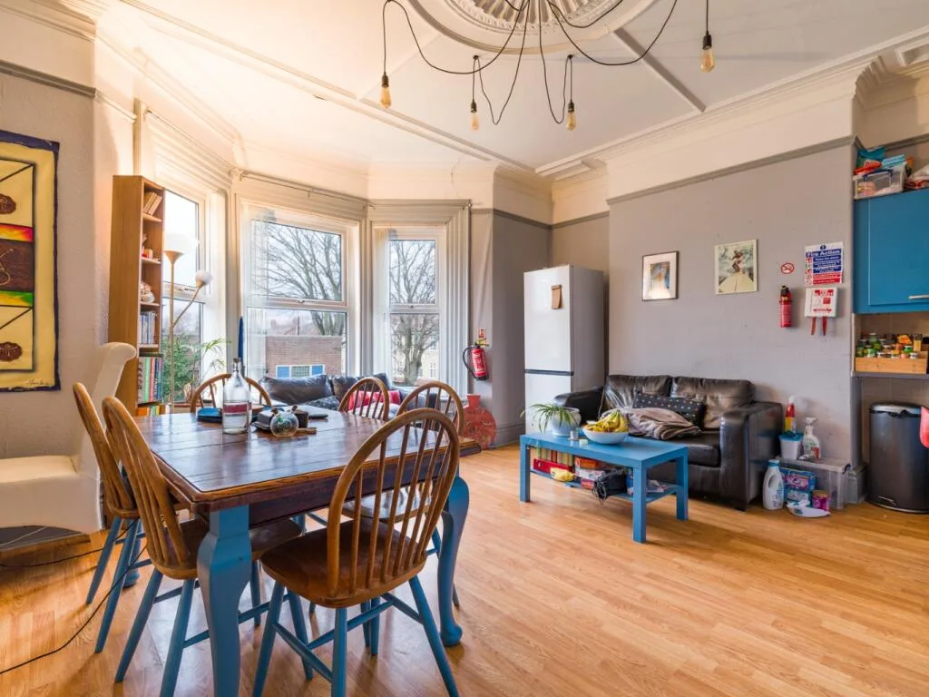 5 bedroom flat for rent