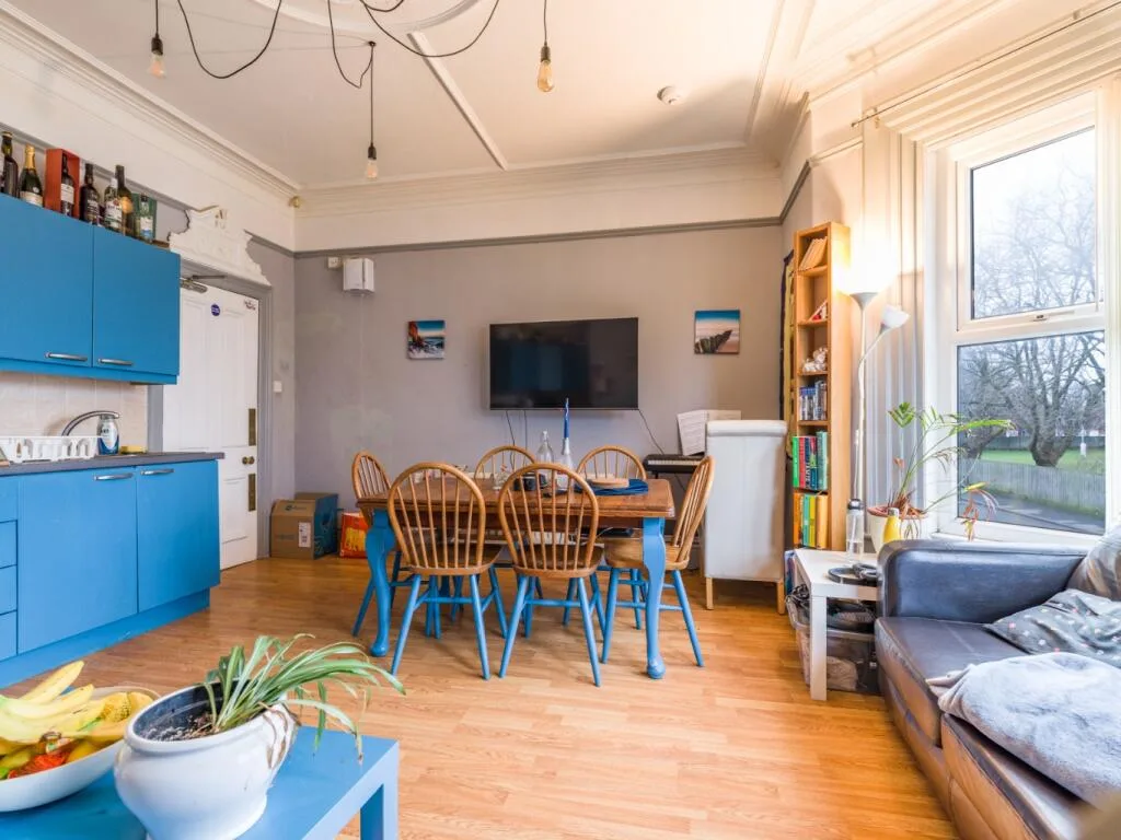 5 bedroom flat for rent