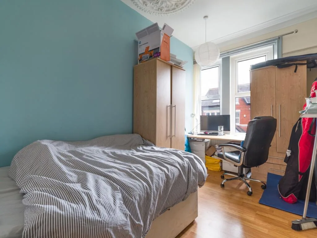 5 bedroom flat for rent