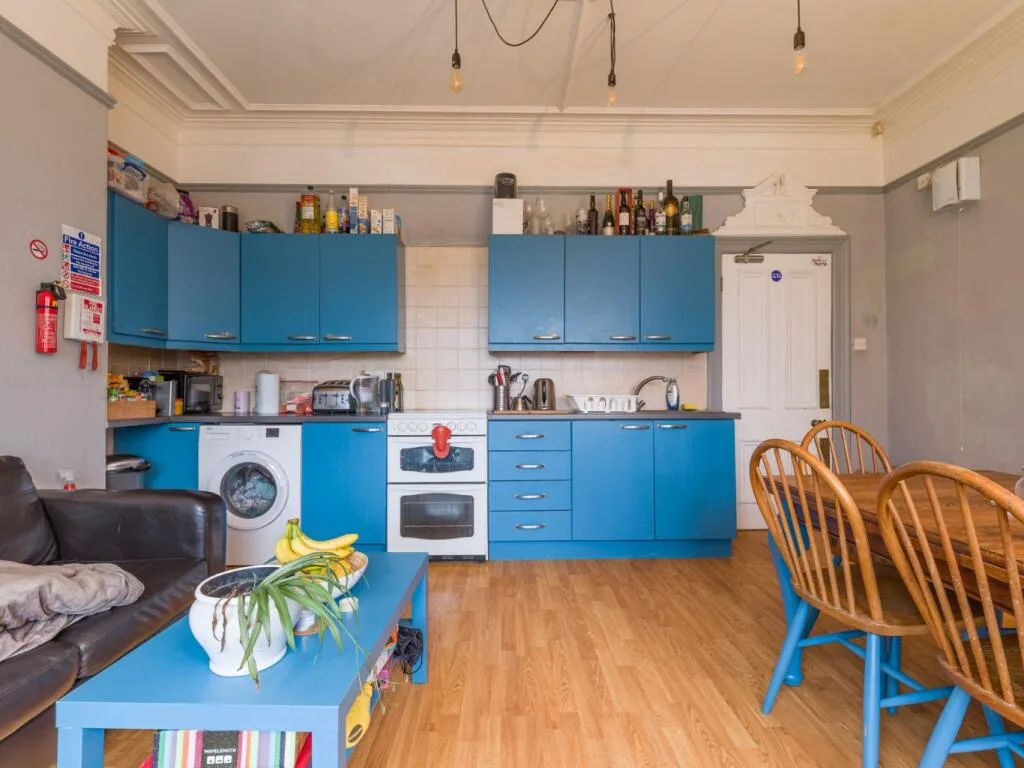 5 bedroom flat for rent