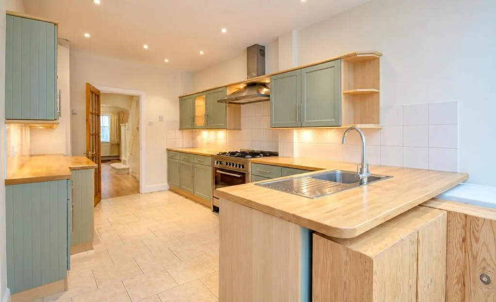 4 bedroom semi-detached house for rent