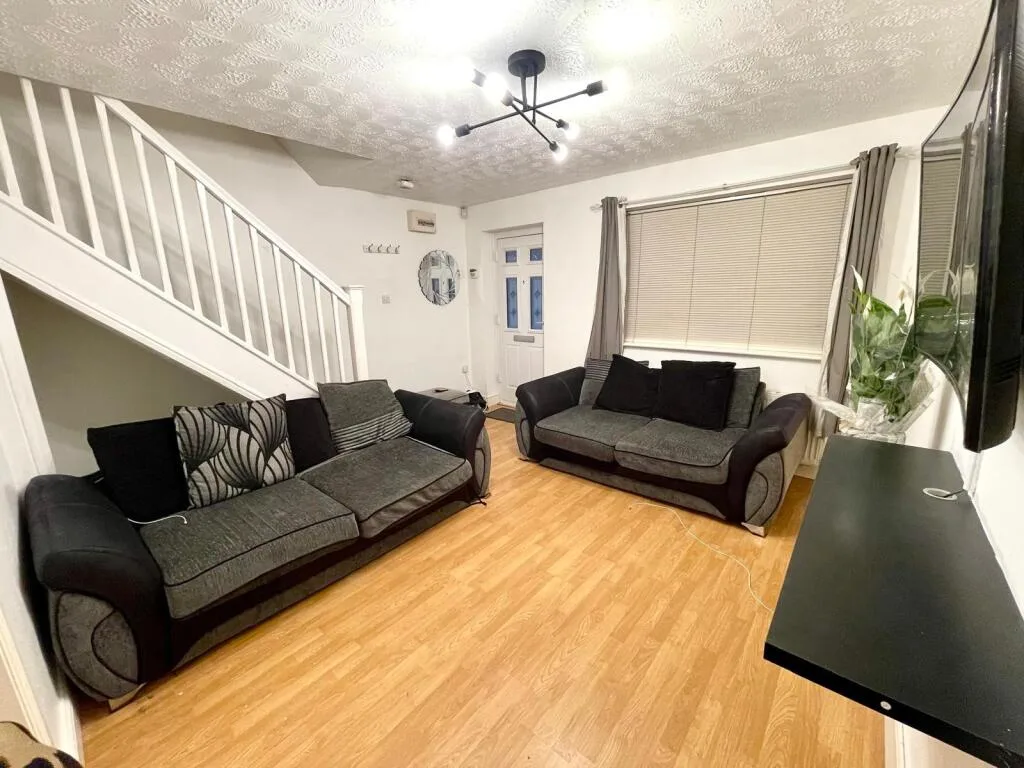 2 bedroom semi-detached house for rent