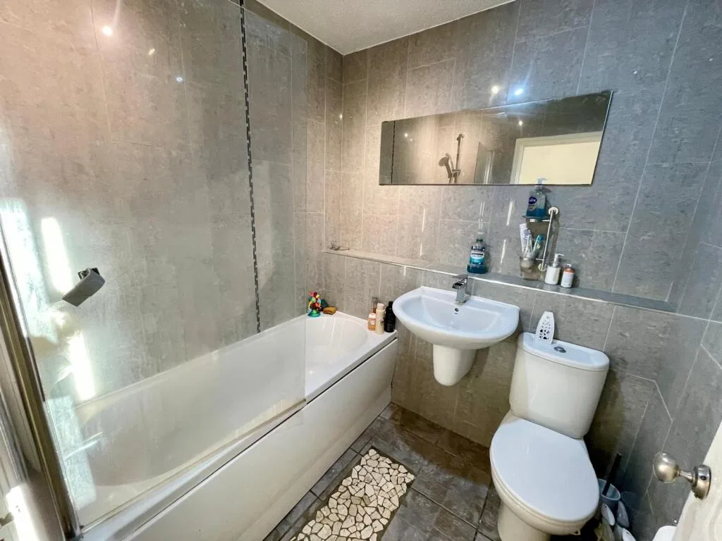 2 bedroom semi-detached house for rent