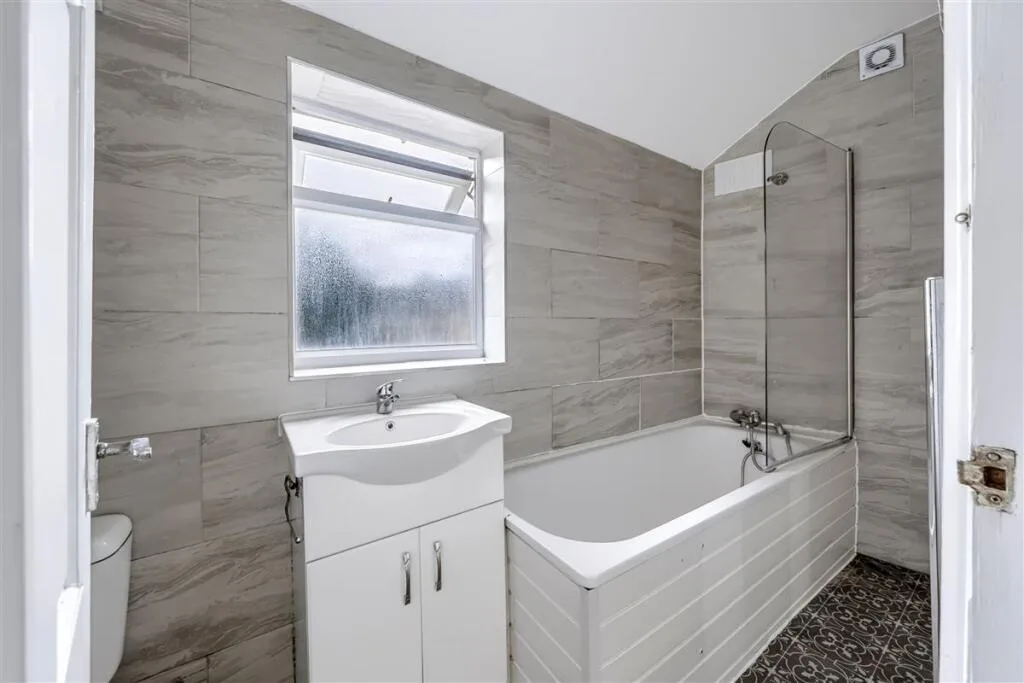 3 bedroom maisonette for rent
