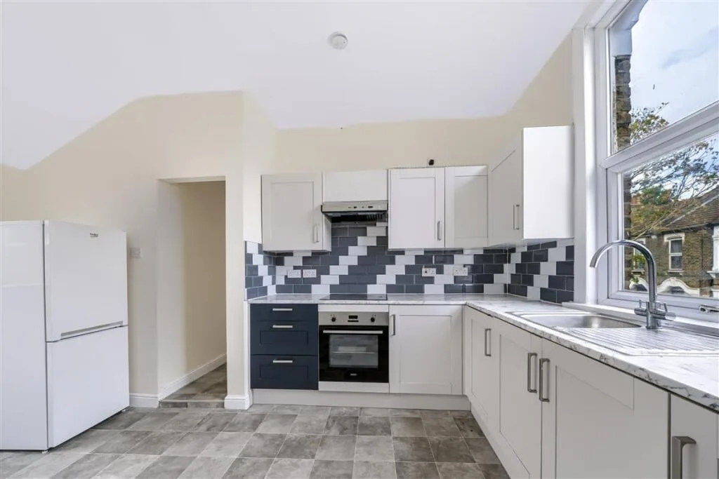 3 bedroom maisonette for rent