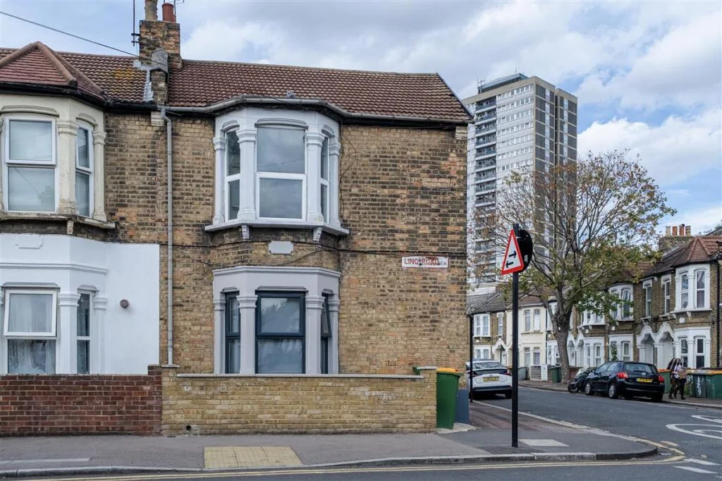 3 bedroom maisonette for rent