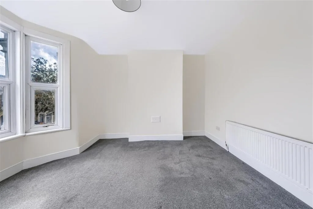 3 bedroom maisonette for rent