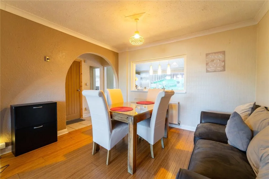 3 bedroom semi-detached house for rent