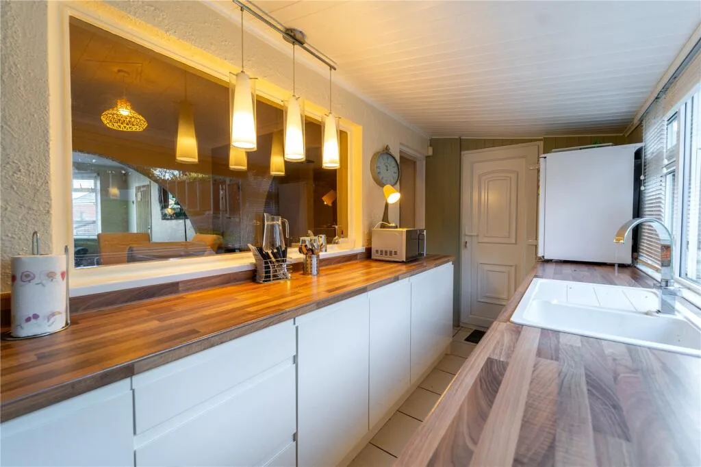 3 bedroom semi-detached house for rent