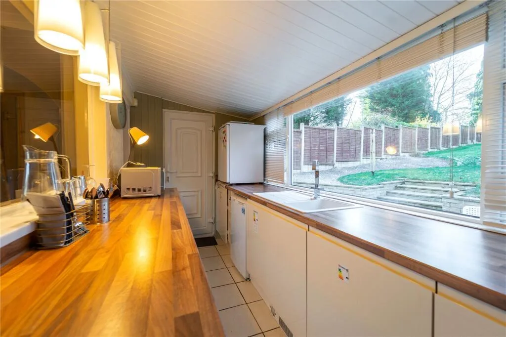 3 bedroom semi-detached house for rent