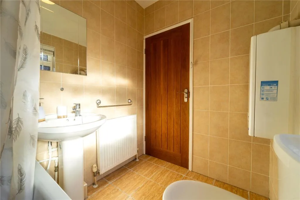 3 bedroom semi-detached house for rent