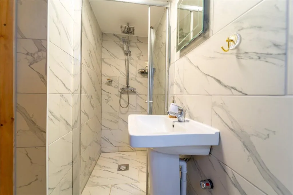 3 bedroom semi-detached house for rent