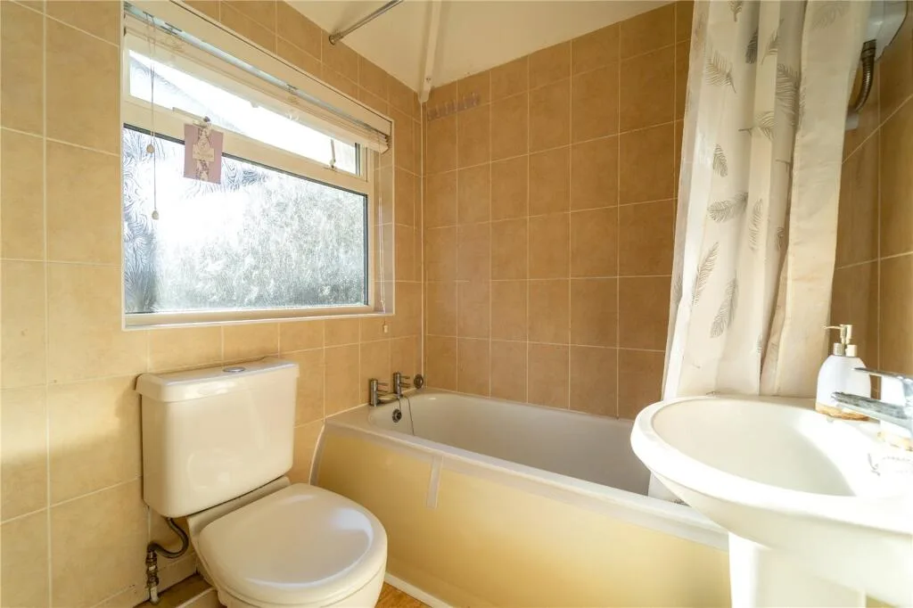 3 bedroom semi-detached house for rent