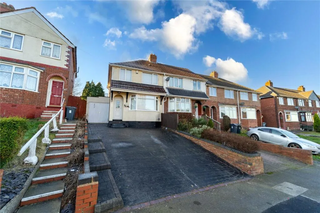 3 bedroom semi-detached house for rent