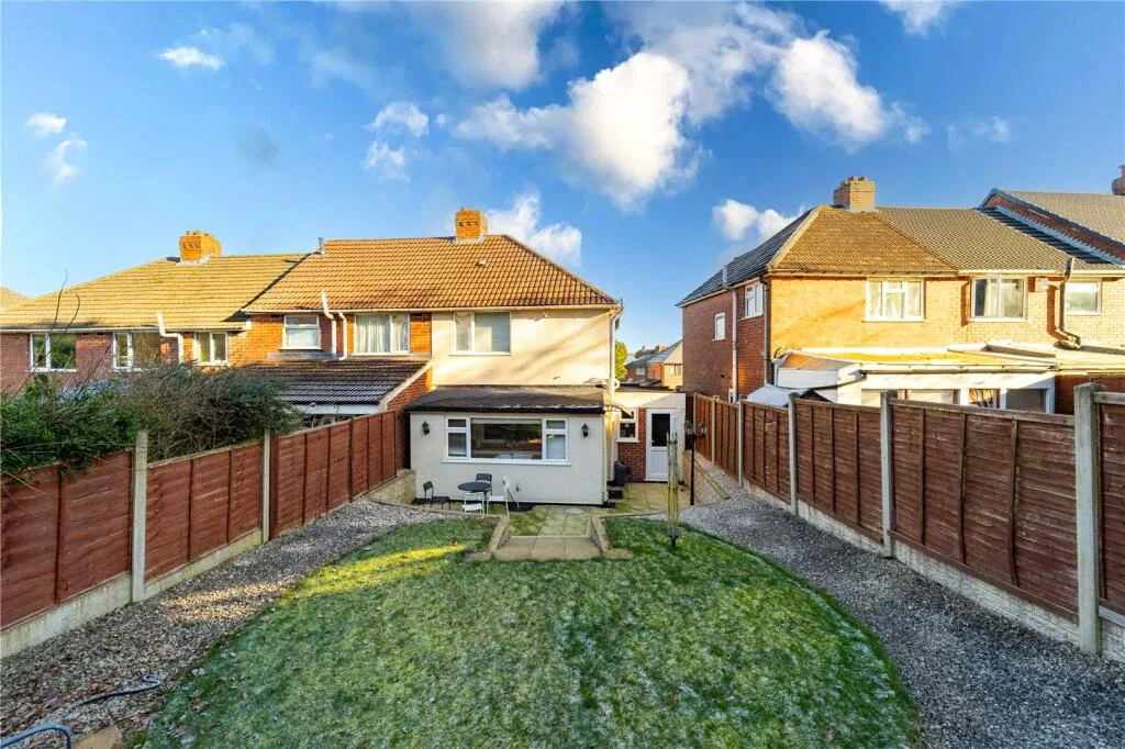 3 bedroom semi-detached house for rent