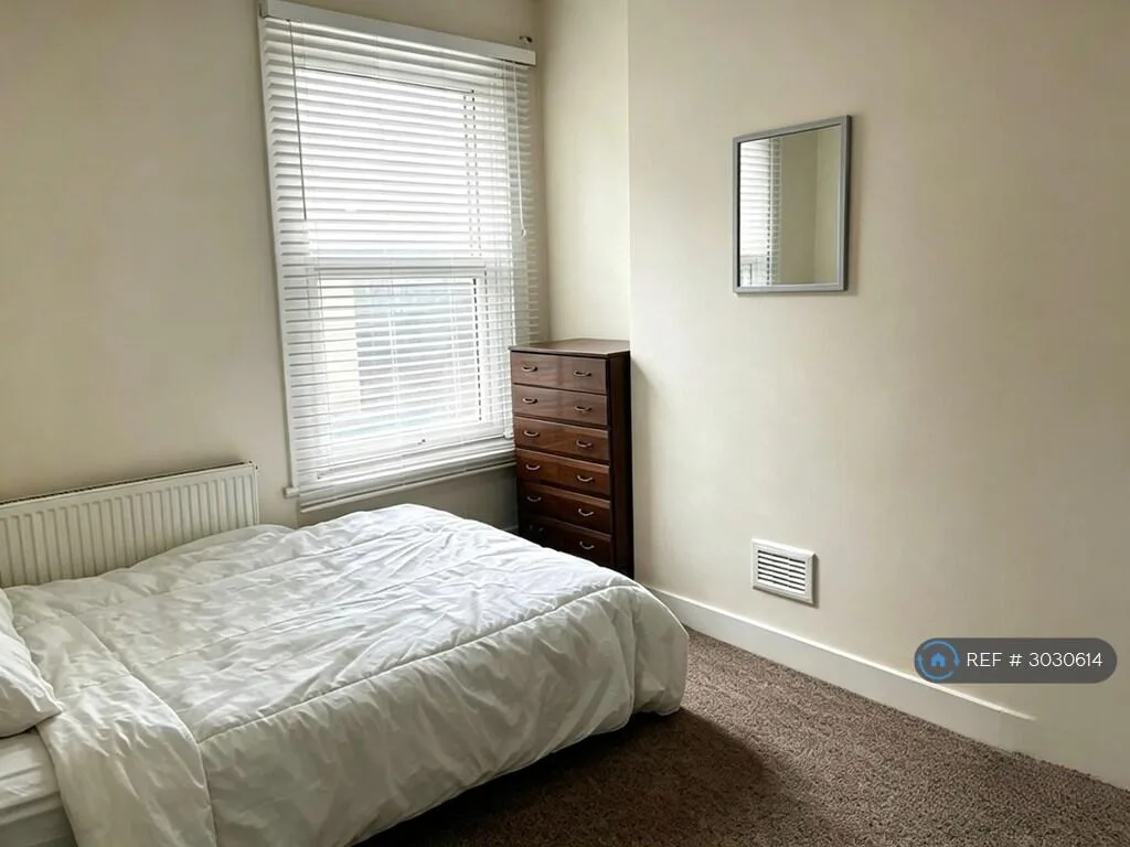 5 bedroom terraced house for rent