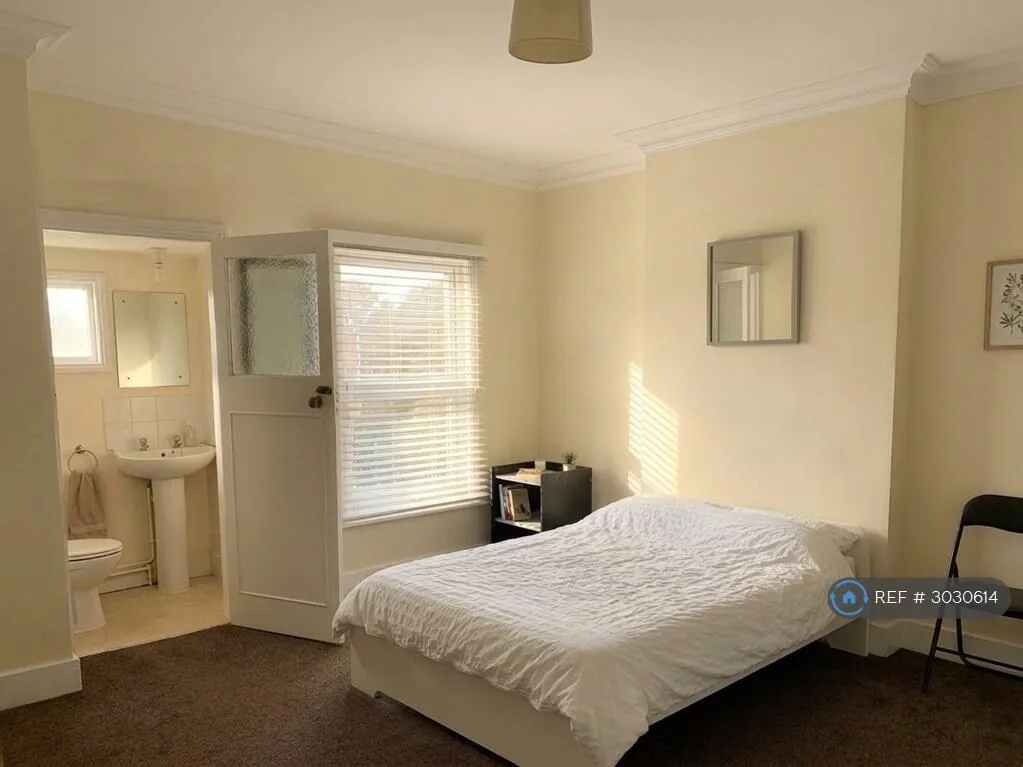 5 bedroom terraced house for rent