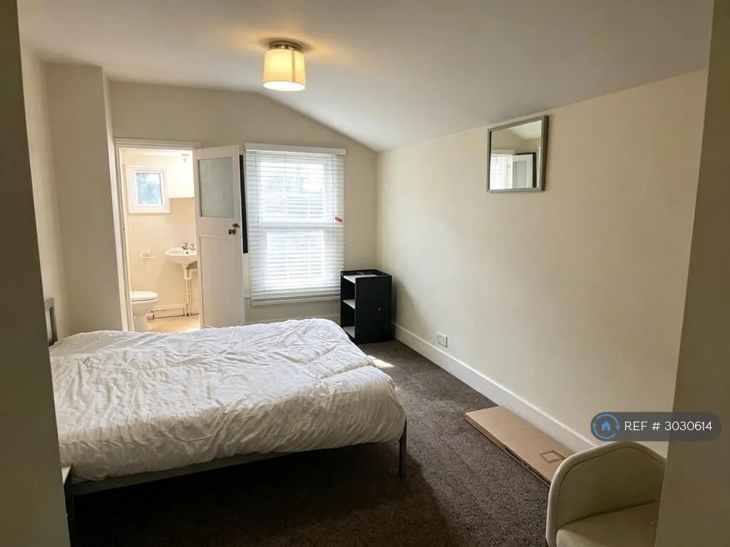 5 bedroom terraced house for rent
