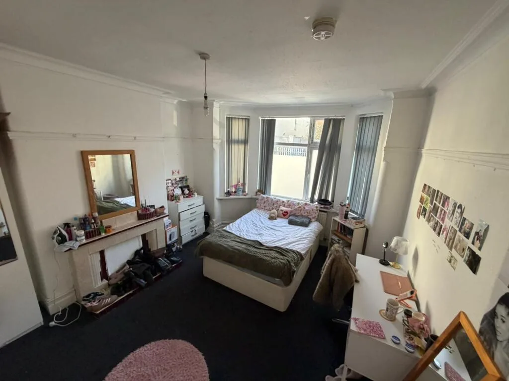 4 bedroom semi-detached house for rent