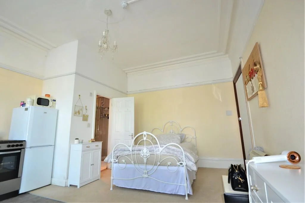 Studio flat for rent