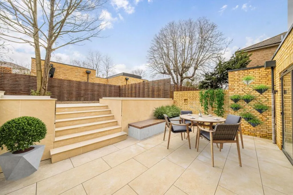 4 bedroom semi-detached house for rent