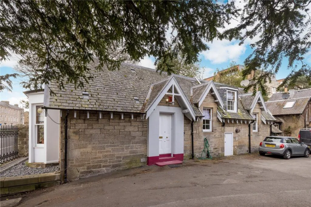 3 bedroom link detached house for rent