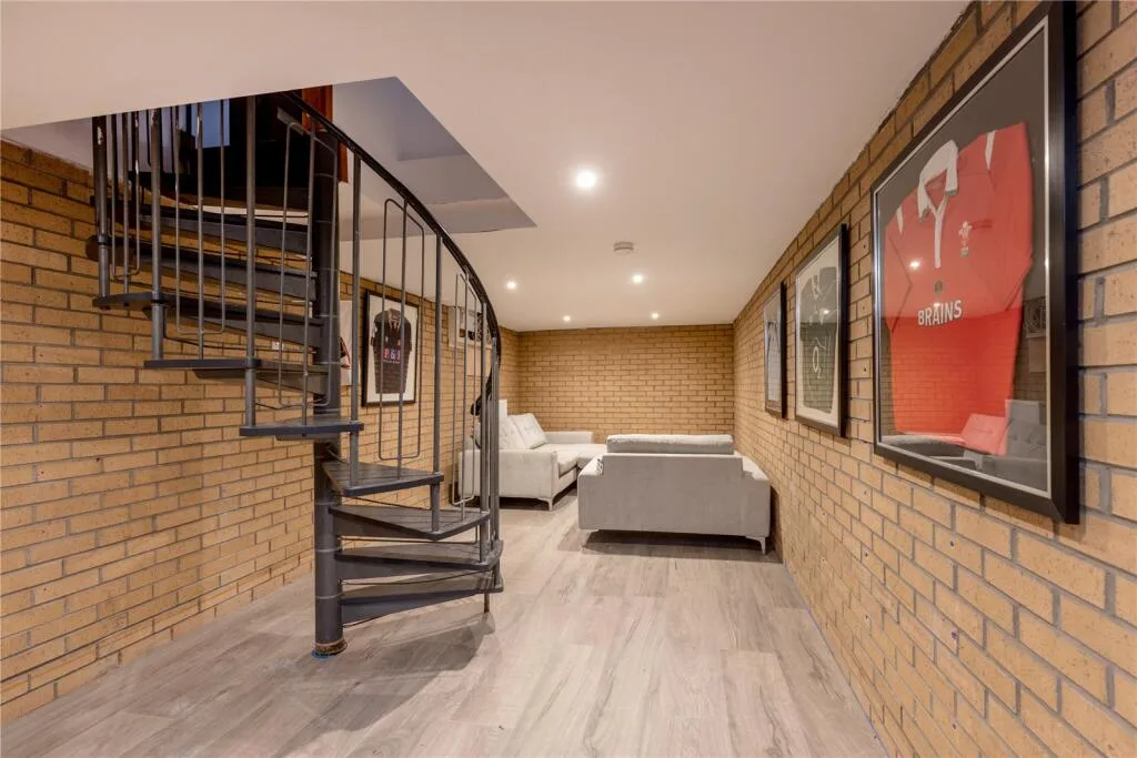 3 bedroom link detached house for rent