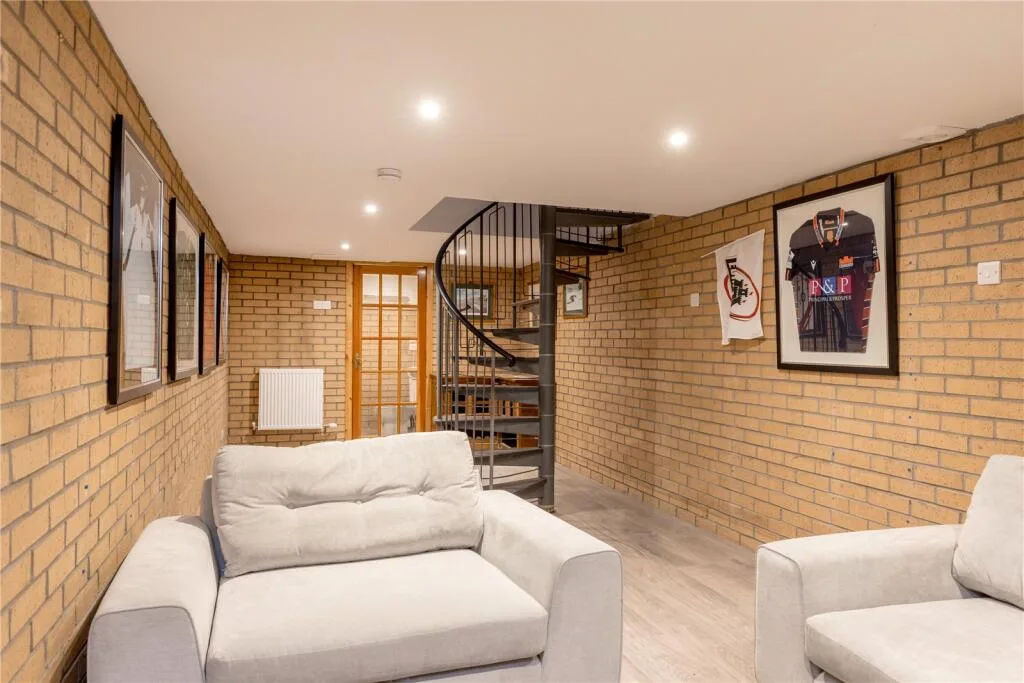 3 bedroom link detached house for rent