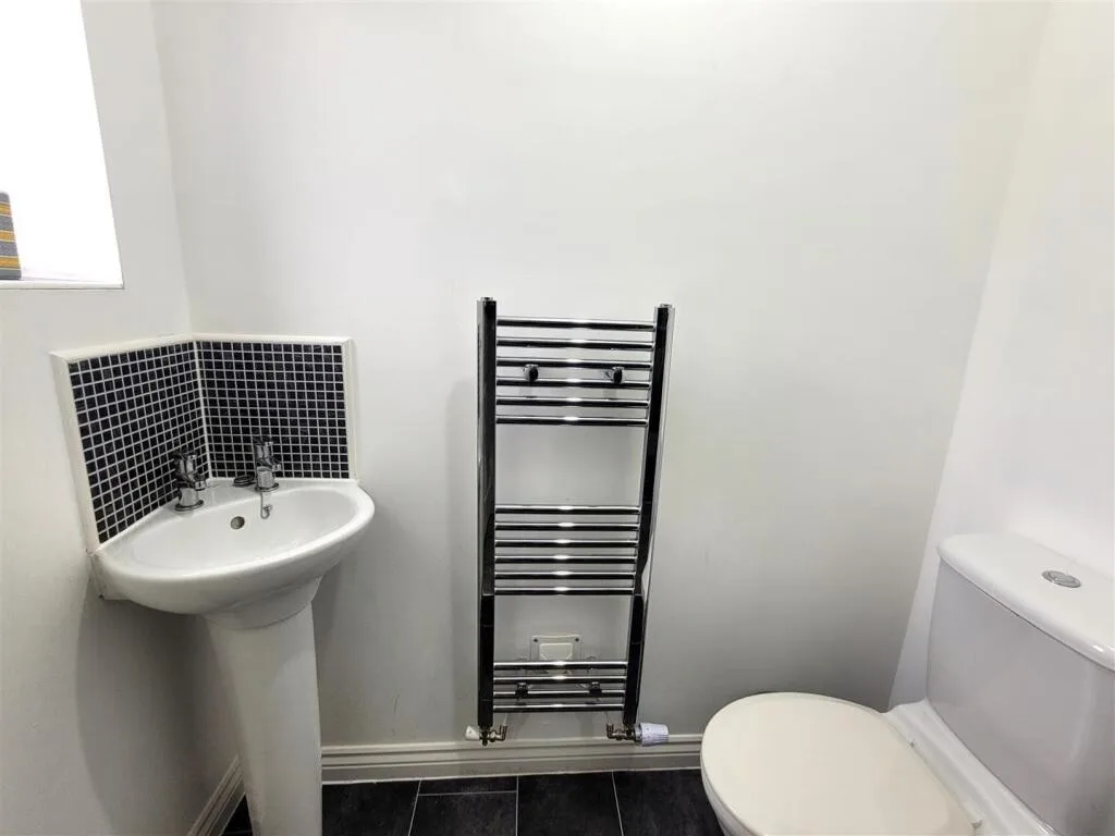2 bedroom semi-detached house for rent