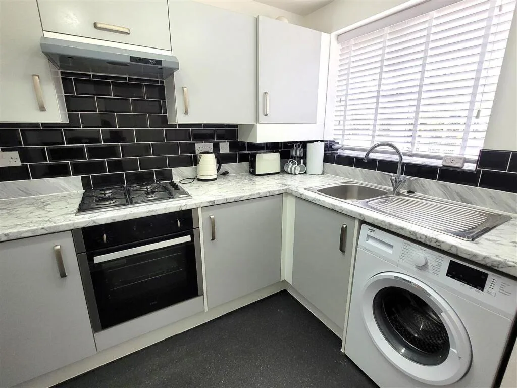 2 bedroom semi-detached house for rent