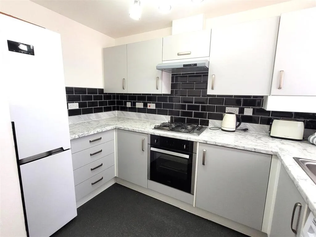 2 bedroom semi-detached house for rent