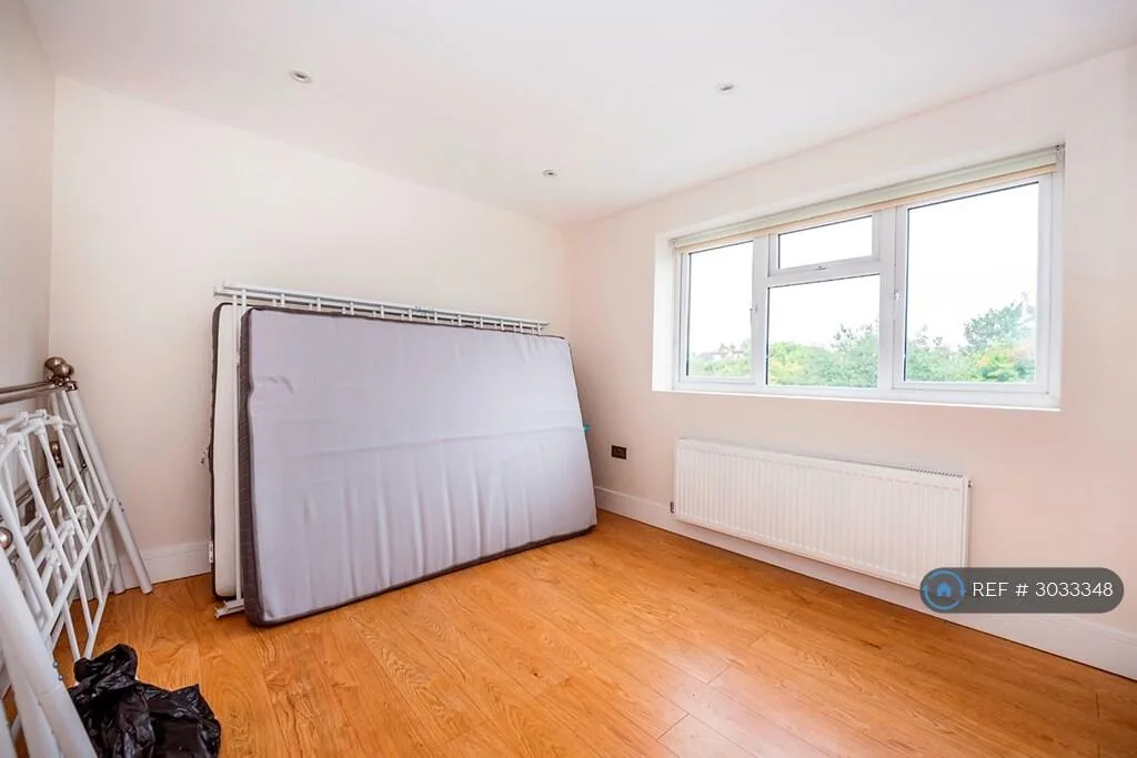 3 bedroom flat for rent