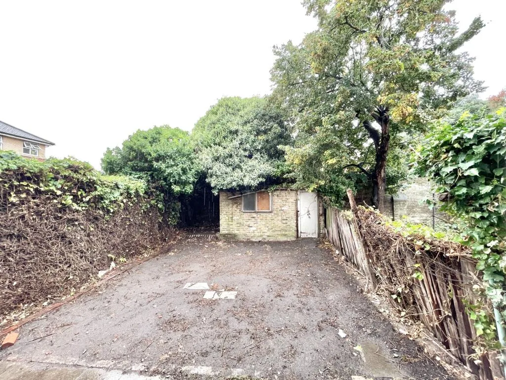 4 bedroom semi-detached house for rent
