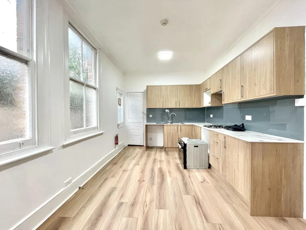 4 bedroom semi-detached house for rent