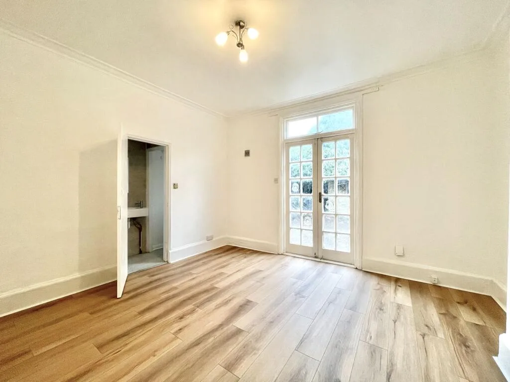 4 bedroom semi-detached house for rent