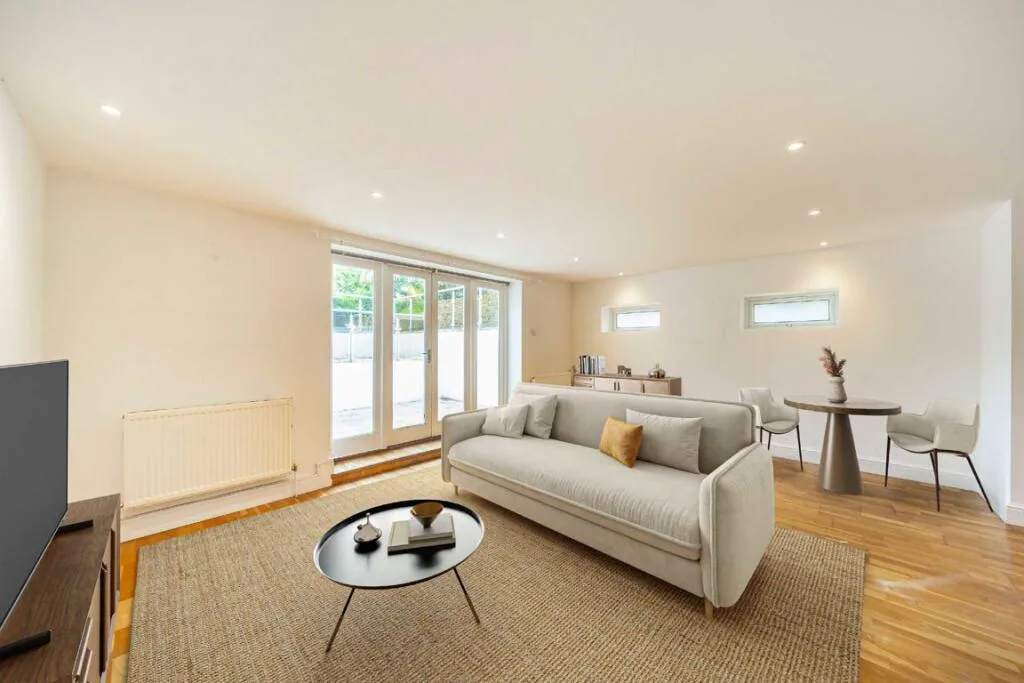 2 bedroom maisonette for rent