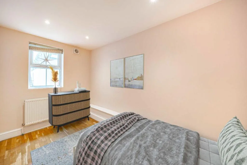 2 bedroom maisonette for rent
