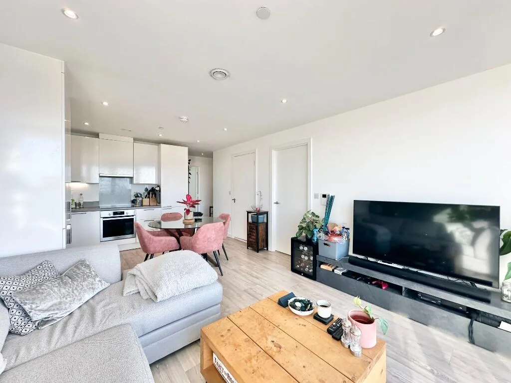 2 bedroom penthouse for rent