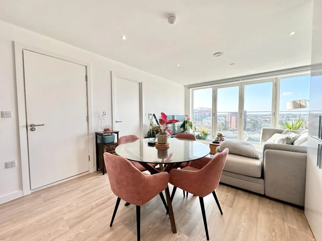 2 bedroom penthouse for rent