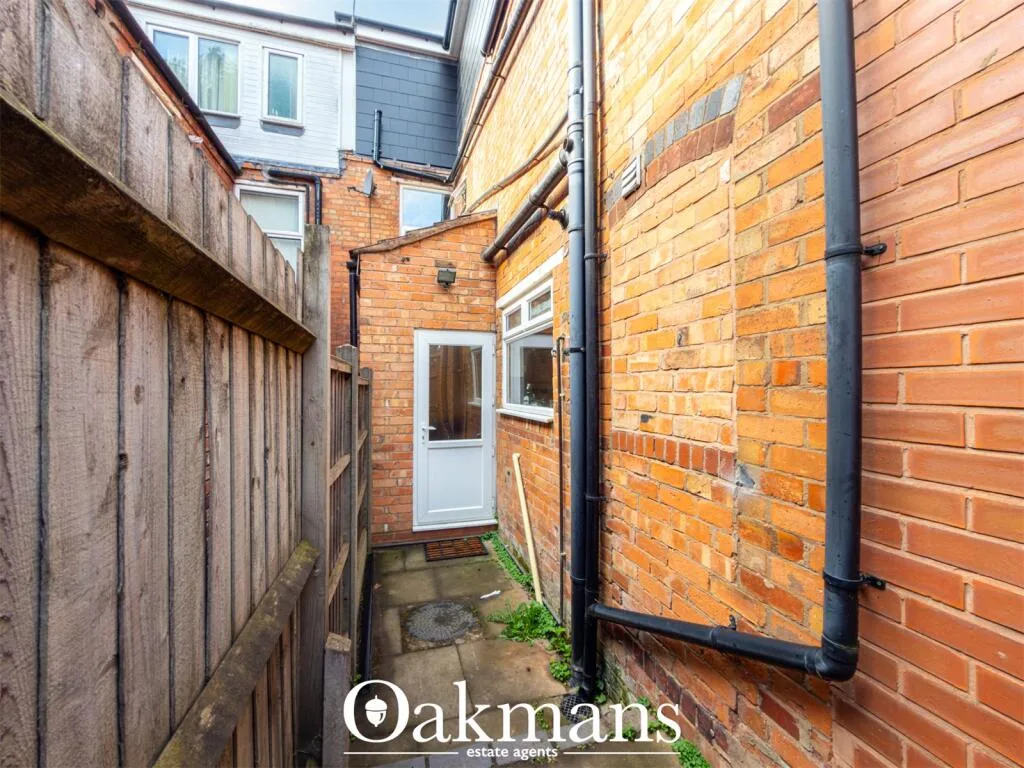 6 bedroom house for rent