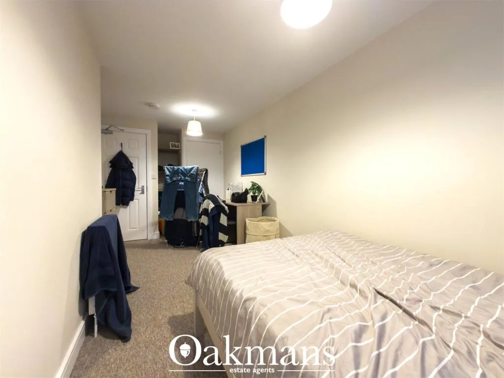 6 bedroom house for rent